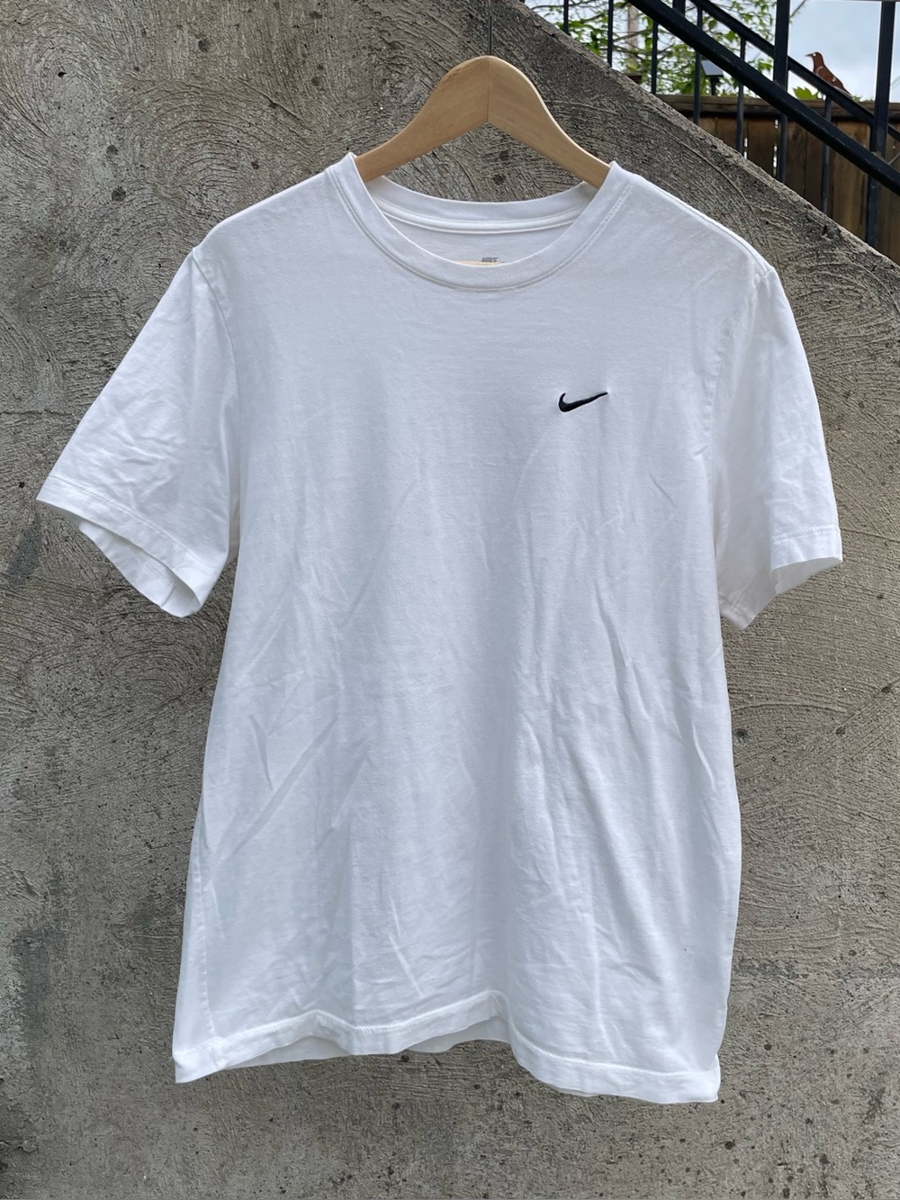 White and black Nike swoosh t shirt size men’s large
